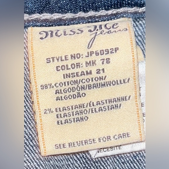 Miss Me Distressed Cropped Jeans - Picture 9 of 9